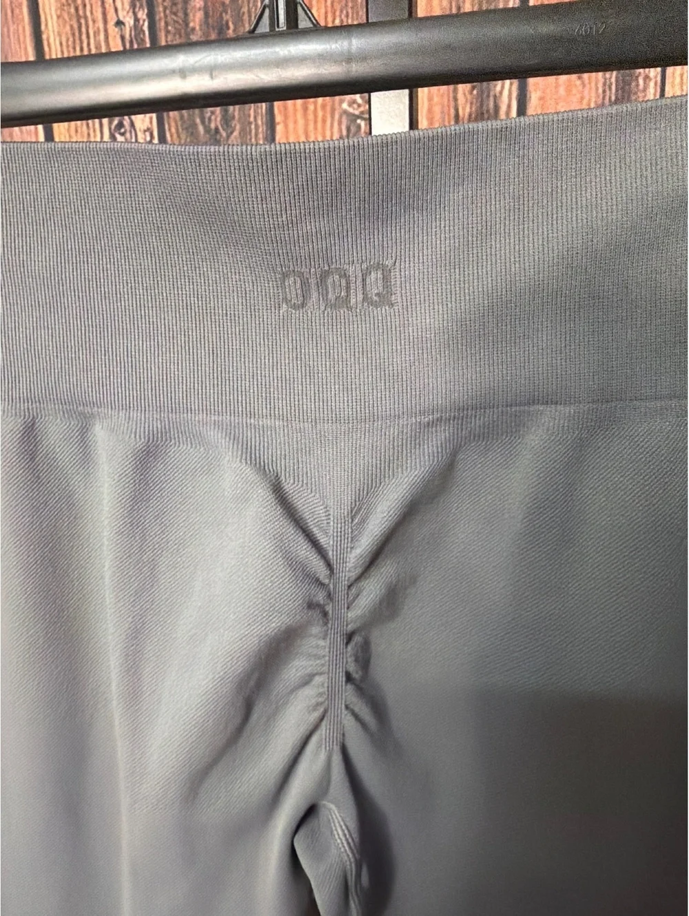 OQQ Gray High-Waisted Scrunch Butt Leggings Size Large